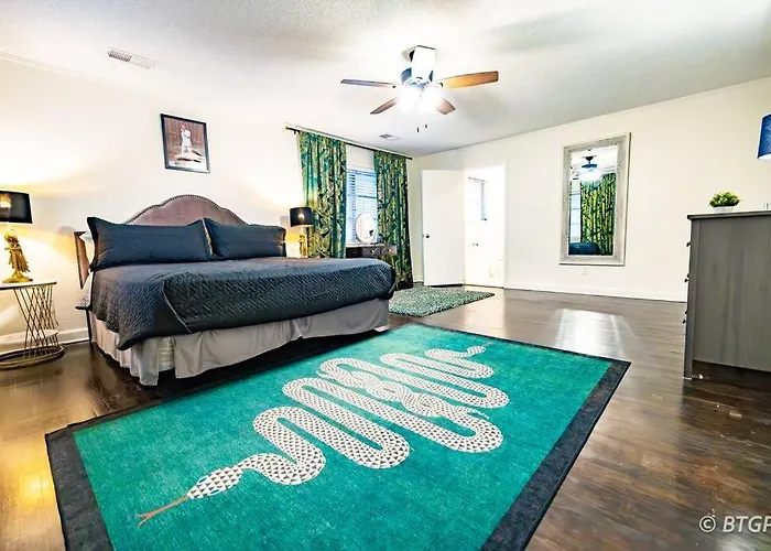 Brand New-Walk To Graceland-Sleeps 10