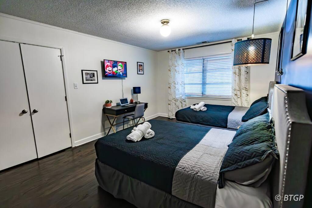 Holiday home Brand New-walk To Graceland-sleeps 10 Memphis