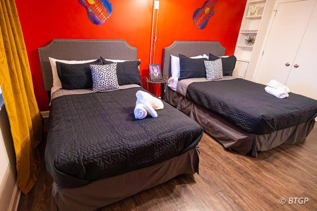 Brand New-walk To Graceland-sleeps 10 *